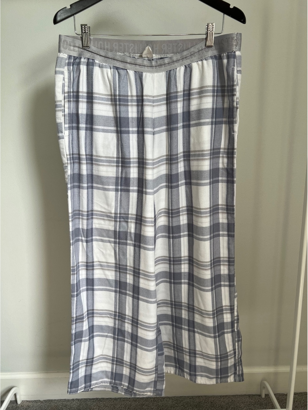 Hollister Sleep Women’s Large Plaid Pajama Pants Gray White Wide Leg Lounge